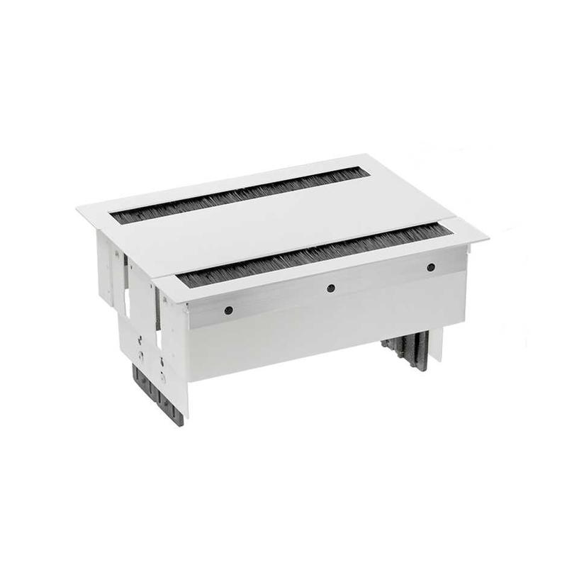 Блок розеточный врезной с крышкой двухсторон. ввод щетка 6х2P+E 2 пустых мод. бел. Simon 400 46403000-130