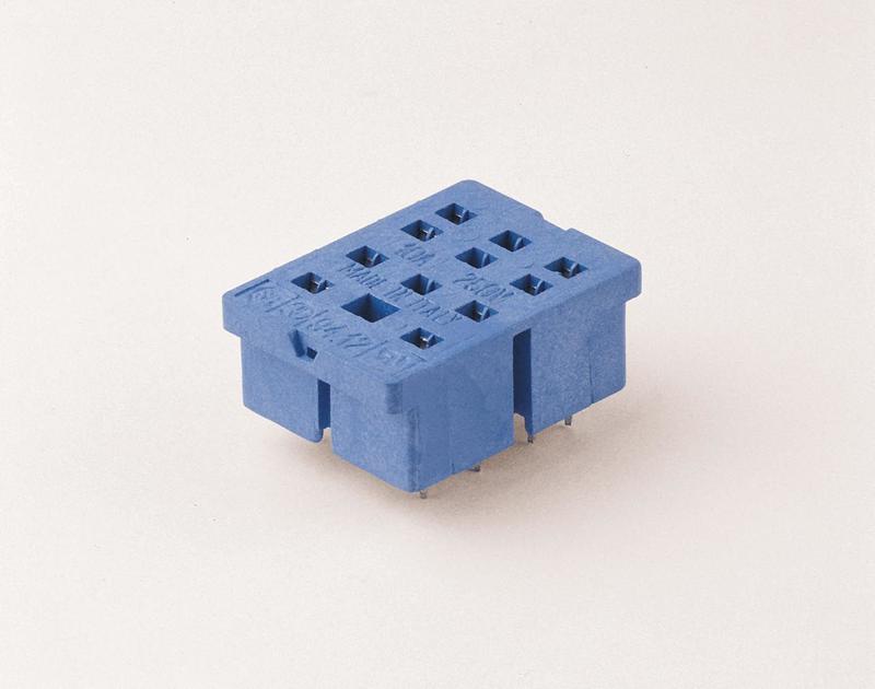 Розетка для монтажа на плате для реле 55.32 в комплекте металлич. клипса 094.51 FINDER 9412SMA