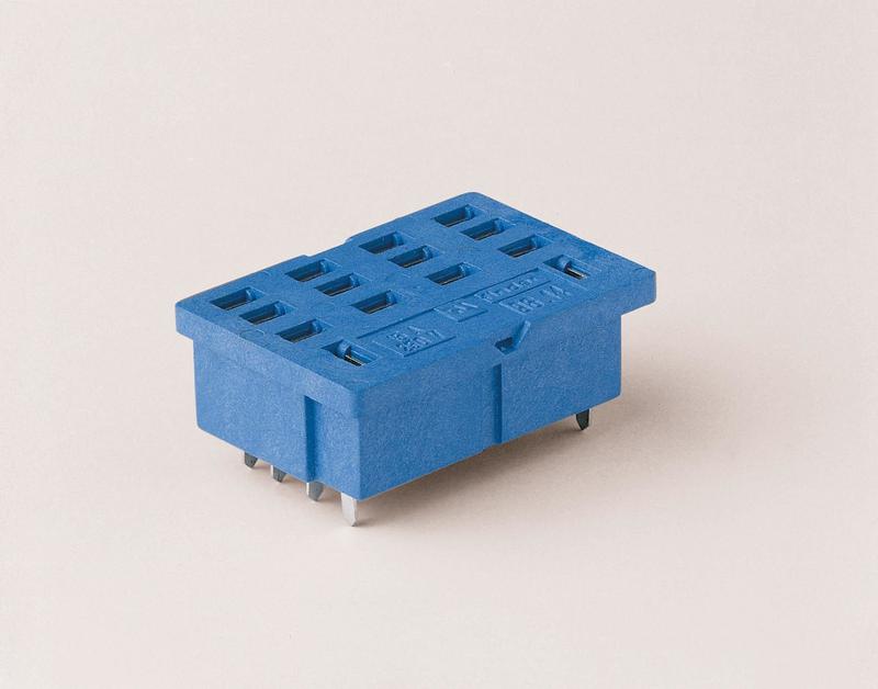 Розетка для монтажа на плате для реле 56.34 в комплекте металлич. клипса 094.51 FINDER 9614SMA