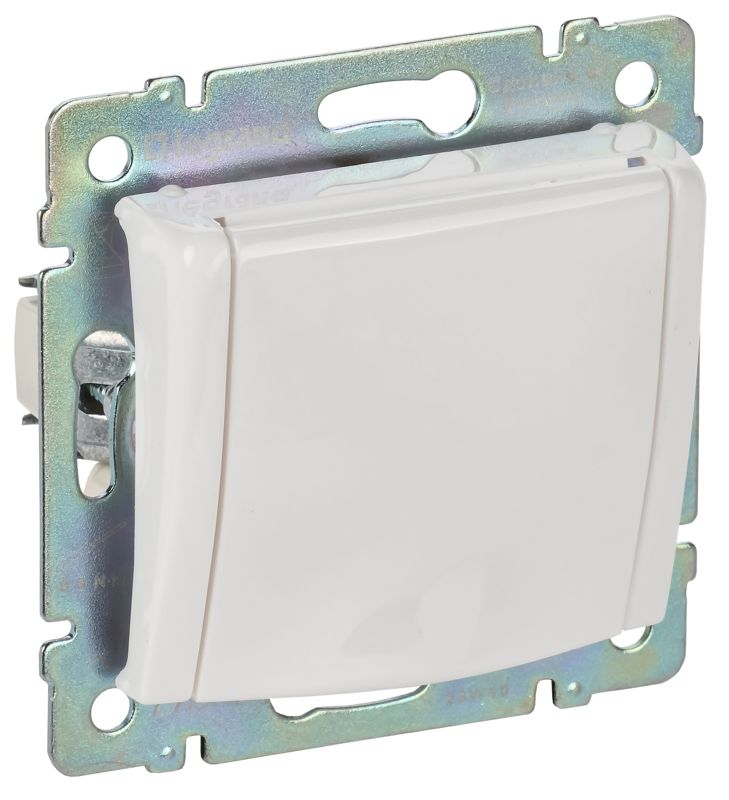 Розетка 1-м СП Valena 16А IP21 2P+E с заземл. с крышкой немецк. стандарт механизм бел. (DIY-упак.) IEK 694270