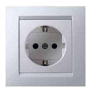Розетка 1-м СП Simon15 16А IP20 с заземл. защ. шторки бел. Simon 1590443-030