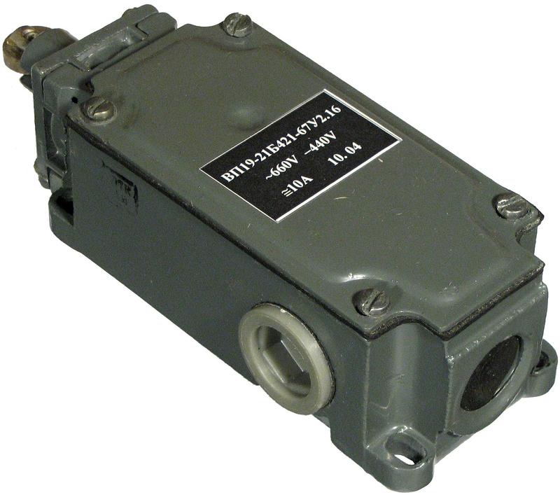 Выключатель путевой ВП-19 21Б421-67У2.16 2НО+2НЗ 10А IP67 толкатель с роликом A8014-80085220