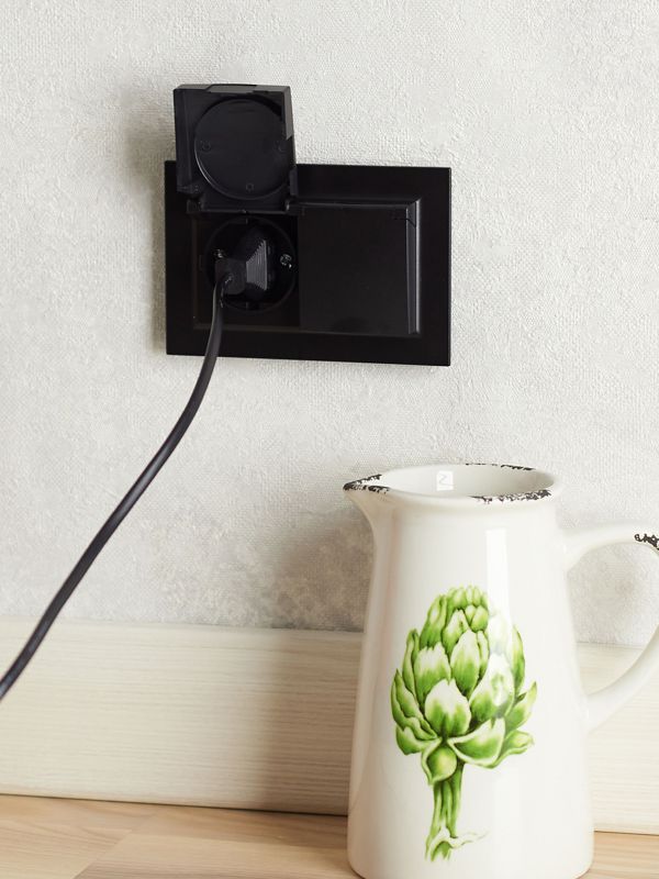 Розетка 2-м СП BRITE РСбш12-3-44-БрЧ 16А в сборе IP44 с крышкой черн. IEK BR-R26-16-44-K02-F