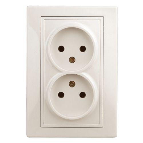 Розетка 2-м СП Plano 1-204-02 16А IP20 250В 2х2P сл. кость Intro Б0053905