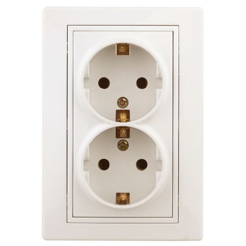 Розетка 2-м СП Plano 1-205-02 16А IP20 250В 2х2P+E Schuko сл. кость Intro Б0053916
