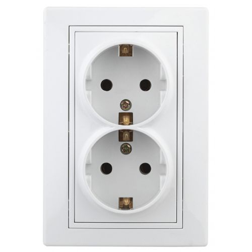 Розетка 2-м СП Plano 1-208-01 16А IP20 250В 2х2P+E Schuko защ. шторки бел. Intro Б0053933