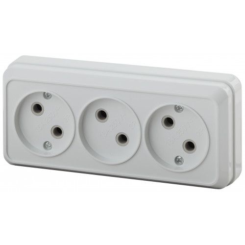 Розетка 3-м ОП Quadro 2-205-01 16А IP20 250В 3х2P бел. Intro Б0053809