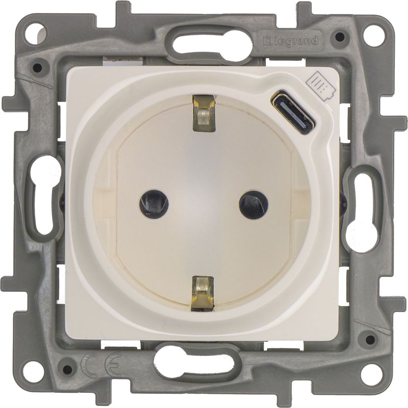 Розетка USB C Etika 16А 250В 1500мА 7.5Вт с заземл. защ. шторки безвинт. зажимы бел. IEK 672288