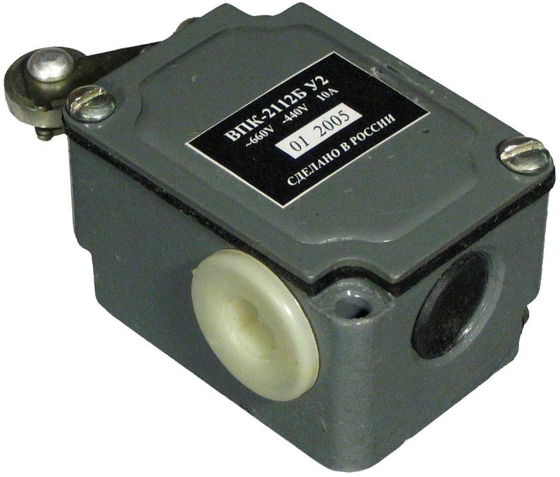 Выключатель путевой конечный ВПК-2112Б У2 1НО+1НЗ 10А IP67 ступень 1 рычаг с роликом A8014-80085558