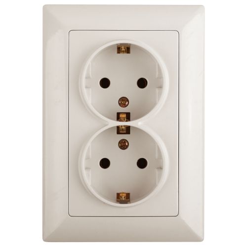 Розетка 2-м СП Solo 4-205-02 16А 250В IP20 2х2P+E Schuko с заземл. слон. кость Intro Б0053675