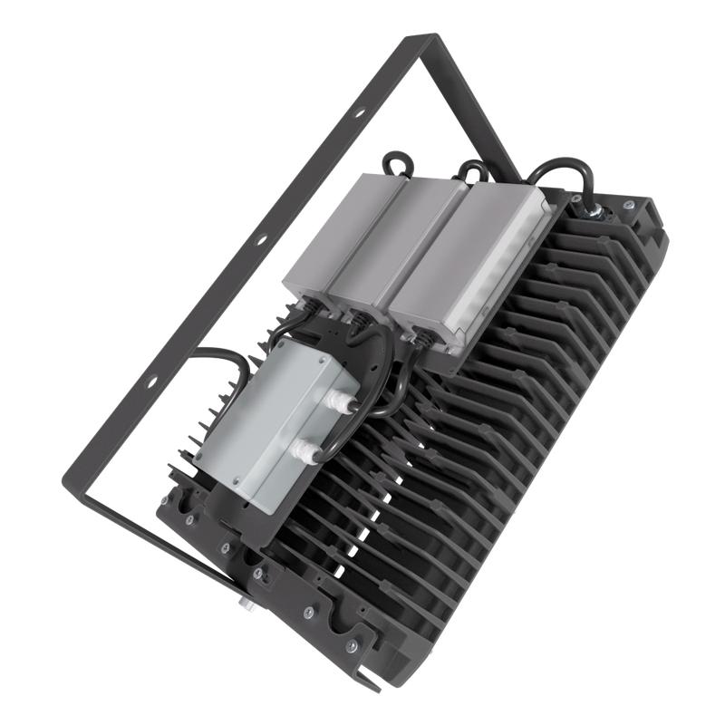 Прожектор светодиодный LAD LED R700-3-PC-120-750-D48-300L1 ST 300Вт IP67 5000К 230В CRI70 КСС типа "Д" крепление на лире ЛАДзавод LADR73PCLS750D48300L1ST