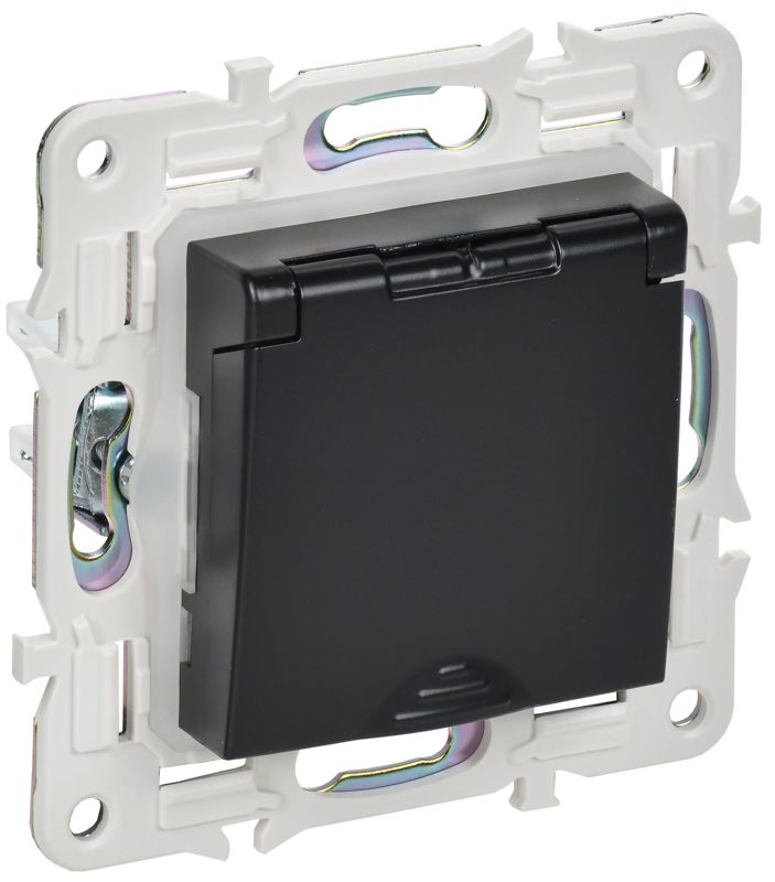 Розетка 1-м SKANDY 16А IP44 с заземл. защ. шторки с крышкой SK-R11Bl черн. IEK SK-R16-16-44-K02