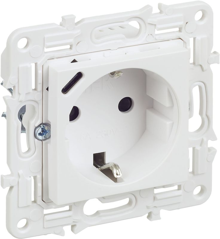 Розетка SKANDY 18Вт 16А с заземл. защ. шторки с USB C SK-R17W арктич. бел. IEK SK-R14-16-U14-018-K01