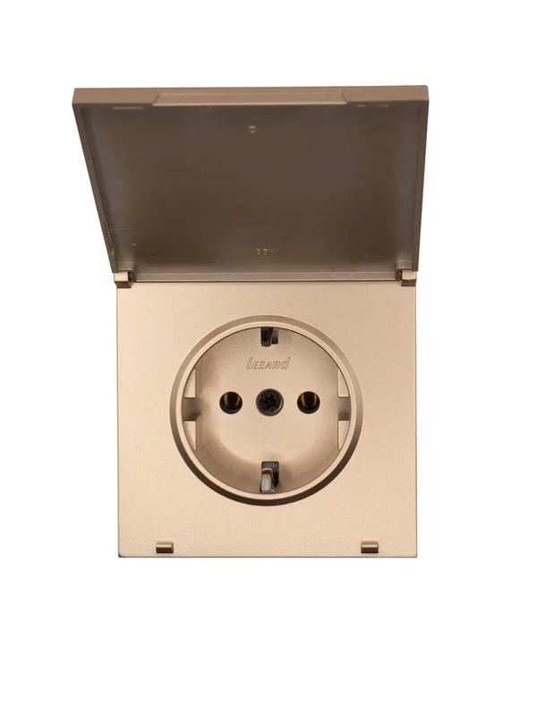 Розетка 1-мест. с/з с крышкой ПБТ СП ZIMA IP20 16А безвинт. зажим зол. LEZARD 704-3688-123BQC