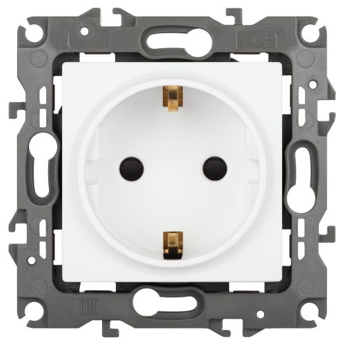 Розетка 16А 250В 2P+E Schuko защ. шторки Эра12 12-2102-01М бел. матов. Эра Б0065661