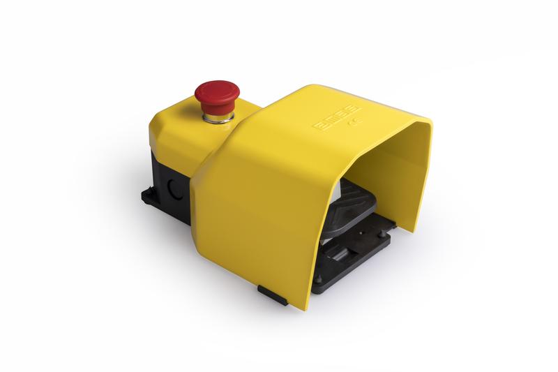 Педаль одиночная 2х(1НО+1НЗ) 250В AC 4А IP65 2 скорости; с аварийной кнопкой; с защ. кожухом алюм. желт. EMAS PDKA11GX28