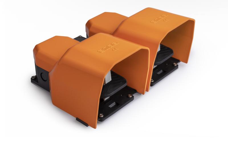 Педаль двойная (1НО+1НЗ) + (1НО+1НЗ) 250В AC 4А IP65 основание для рукояти; с защ. кожухом алюм. оранж. EMAS PDKA22BB10T