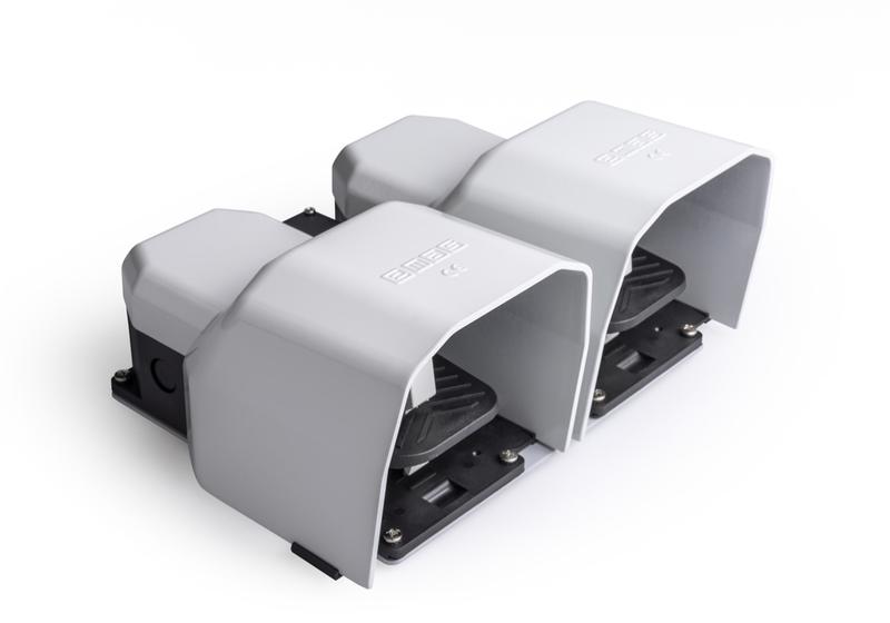 Педаль двойная (1НО+1НЗ) + (1НО+1НЗ) 250В AC 4А IP65 с фиксацией; основание для рукояти; с защ. кожухом алюм. сер. EMAS PDKA22BB11G