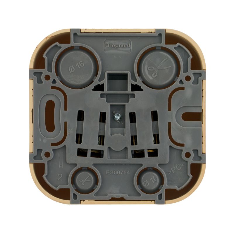 Розетка 1-м ОП Quteo 16А IP20 250В 2P+E с заземл. защ. шторки дерево IEK 782280