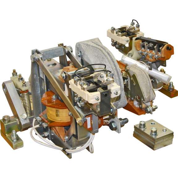 Контактор КТ-6051/3 630А кат. 220В AC на плите ЧЭАЗ A8119-T68675913