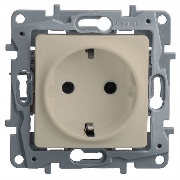 Розетка СП Etika 16А 2P+E немецк. стандарт винт. клеммы сл. кость IEK 672324