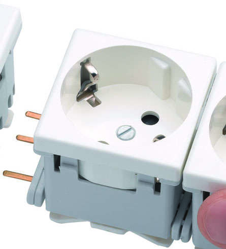 Розетка 1-м СП 2мод. Simon Connect 16А IP20 250В с заземл. модуль K45 безвинтов. клеммы механизм бел. Simon K11-9