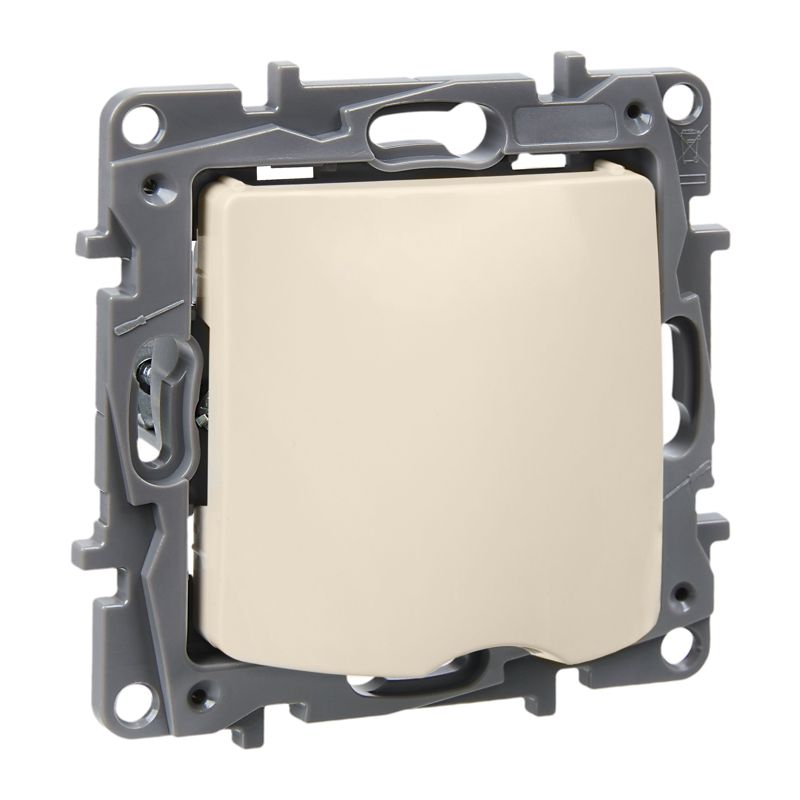 Вывод кабеля СП Etika с зажимом для кабеля механизм сл. кость IEK 672329