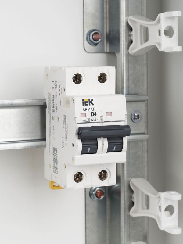 Выключатель автоматический модульный 2п D 4А M06N ARMAT IEK AR-M06N-2-D004
