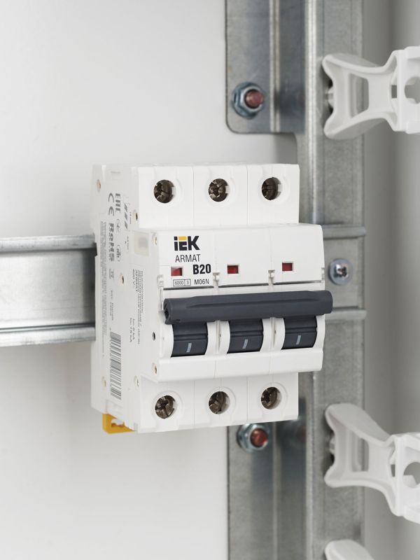 Выключатель автоматический модульный 3п B 20А M06N ARMAT IEK AR-M06N-3-B020
