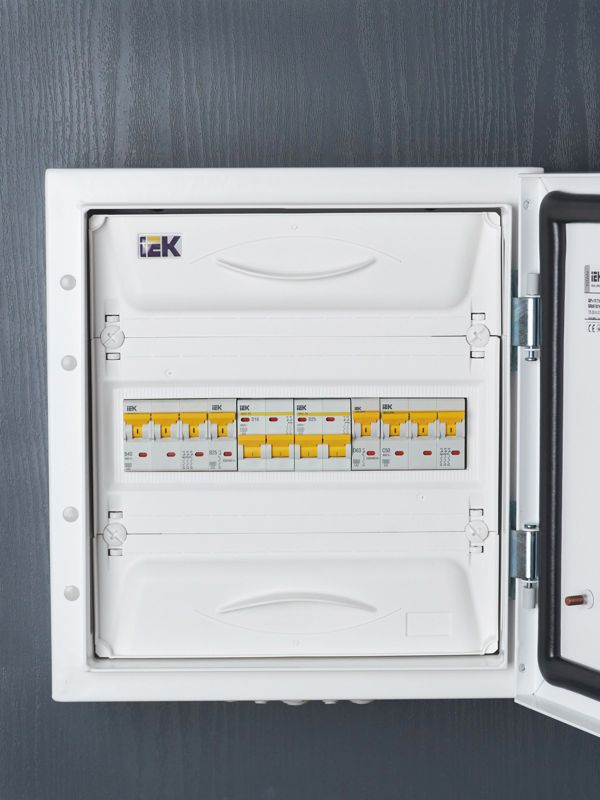 Выключатель автоматический модульный 2п D 25А 4.5кА ВА47-29 KARAT IEK MVA20-2-025-D