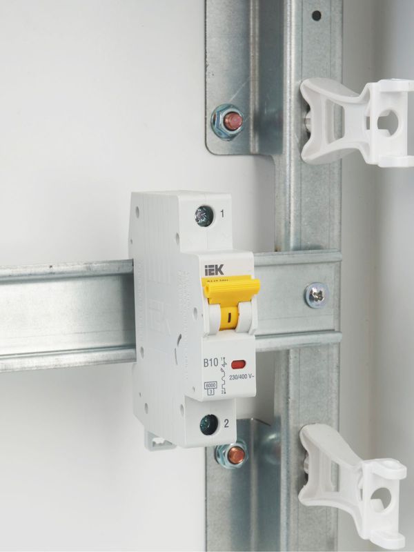 Выключатель автоматический модульный 1п B 10А 6кА ВА47-60M KARAT IEK MVA31-1-010-B