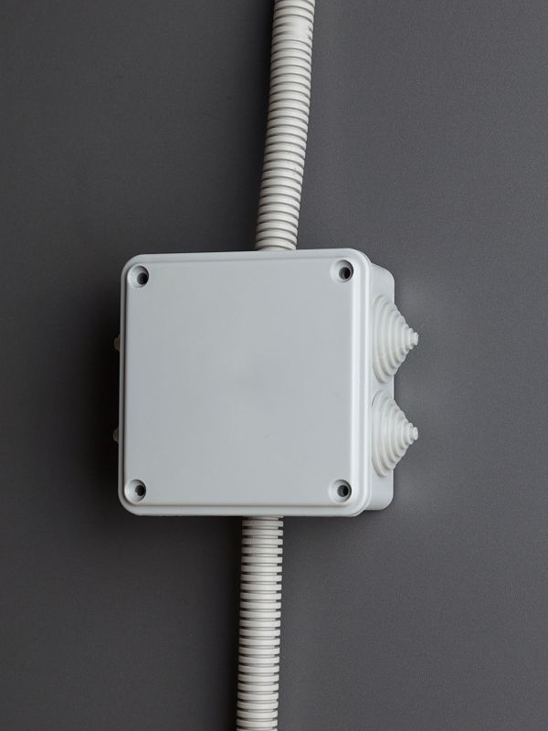 Коробка распаячная ОП КМ 100х100х45 IP44 6 вводов (RAL7035) IEK UKO11-100-100-045-K41-44